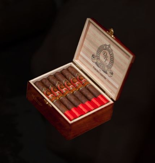 DBL Fomula Belicoso Box Pressed with 6 Pack DBL Cigars and a Bighumidor Palio Table Angle Torch!!