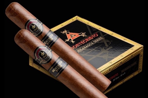 Montecristo Nicaragua Toro with 12 Cigar Montecristo Anniversary Sampler!!