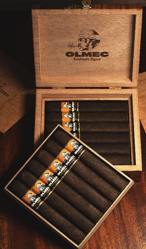 Olmec Maduro Doble Corona (93 Rated) with Foundation Ashtray and Cutter...a $40 value